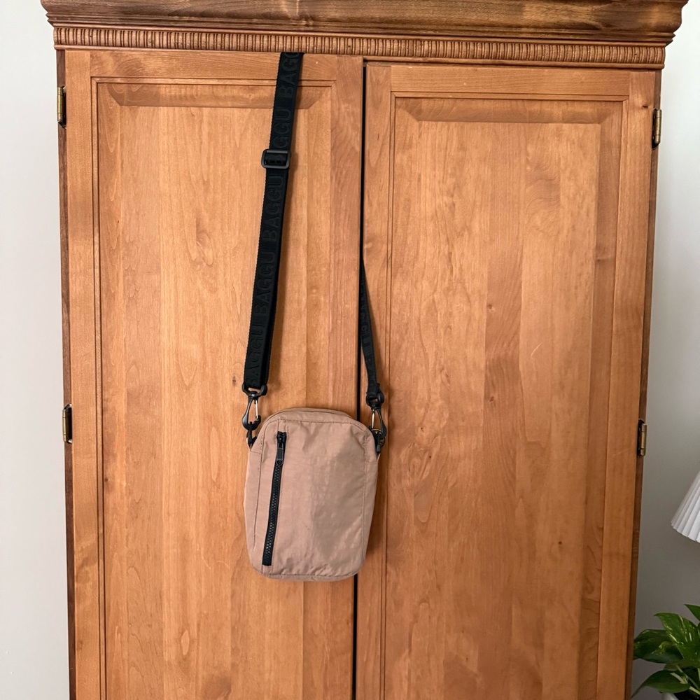 BAGGU sport crossbody